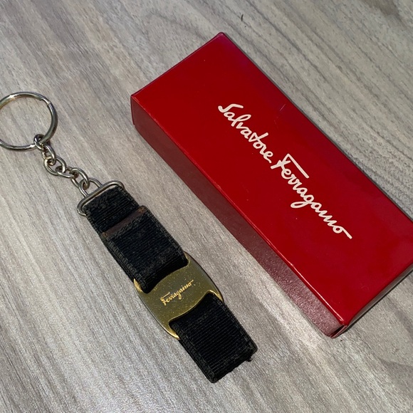 Salvatore Ferragamo Black and Gold Key Holder “Rehab” comes with original
Box - Picture 1 of 5
